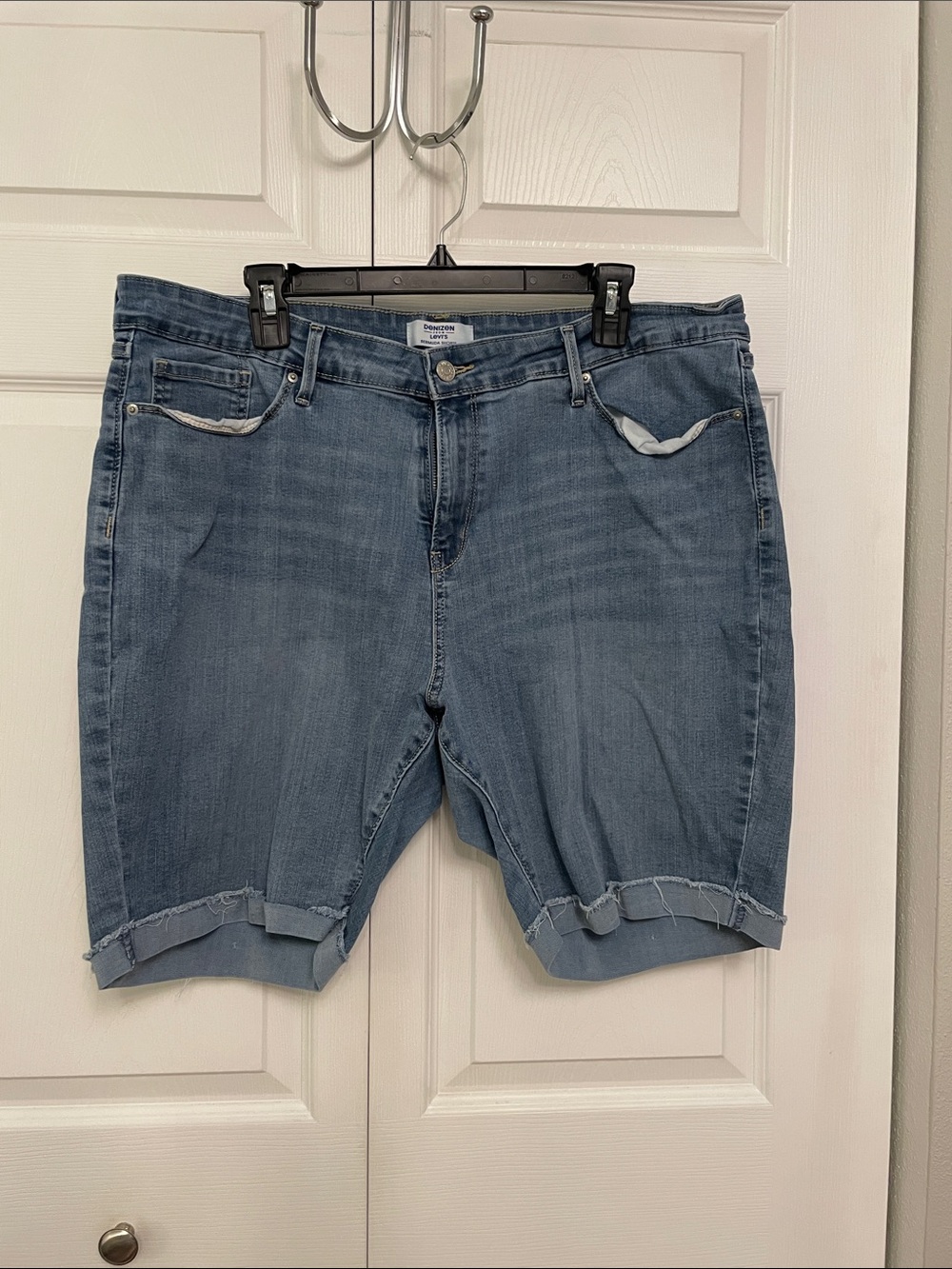 DENIZEN From Levi’s Mid Rise Bermuda Shorts Denim Rolled Cuffs Women’s Size 20